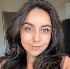 How to find a grey hair color specialist for curly hair?