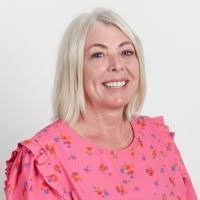 1400+ "Lesley" profiles