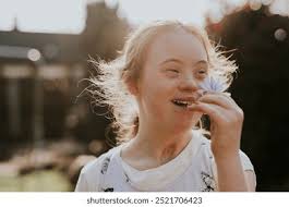 142 mil resultados de imágenes, fotos de stock e ilustraciones libres de  regalías para Happy flowers girl holding young