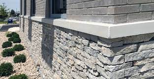 Layering the veneer like puzzle pieces. Fond Du Lac Ledgestone Veneer Fireplace Stone Interior Exterior Facade Buechel Stone