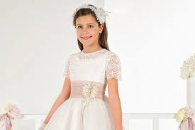 Per un'occasione speciale come un matrimonio o un'altra cerimonia importante, scegli per la tua principessa gli abiti da damigella dai tessuti soffici e dal design magico. Abiti Da Comunione Napoli Atelier Carol Campania Abiti Prima Comunione Napoli