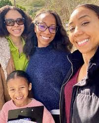 Kim Knaus's Instagram, Twitter & Facebook