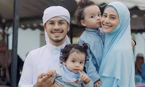 Senior lecturer in engineering and technology department at razak faculty of technology and informatics universiti teknologi malaysia (utm) kuala lumpur. Fouziah Gous Tampil Bertudung Labuh Tarik Perhatian Netizen Sweet Ibu Ni Keluarga