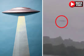 HUGE Cigar Shaped Craft Captured On Camera Above US Lake- They Are HERE - UFO International Project