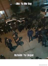 Daba igual el lugar, ya fuese en el aula, en el patio o en los vestuarios del colegio, porque en todos ellos me arrinconaban y me insultaban: Me Ya Me Voy Outside Ya Llegue Meme Generator