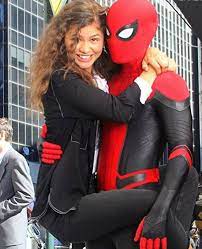 Katianna's sister zendaya's height is 5 feet 8 inches i.e 1.78 m while her body loads around 61kg. Zendaya S Step Sister Katianna Stoermer Coleman Bio Facts Siblings