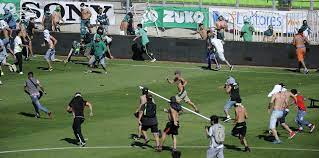 The match prediction to the football match santiago wanderers vs colo colo in the chile primera division compares both teams and includes match predictions the latest matches of the teams, the match facts, head to head (h2h), goal statistics, table standings. Colo Colo Las Dramaticas Imagenes De Violencia En Valparaiso Fotogaleria Album As Com