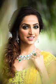 Find The Perfect Bridal Hairstyle Based On Your Face Shape Oval Face Hairstyles Face Shapes Bridal Hair