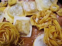 Pasta fresca all'uovo fatta in casa ricetta e preparazione per l'impasto per fare tagliatelle, maltagliati, linguine o ciò che la fantasia ci suggerisce. Come Fare La Pasta Fresca All Uovo La Sfoglia Emiliana