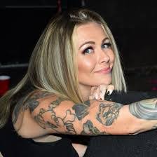 Ann Geisinger's Instagram, Twitter & Facebook