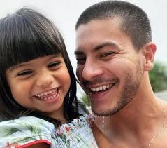 La hija de Arthur Aguiar ingresa en UCI