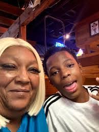 Dawn Bergman's Instagram, Twitter & Facebook