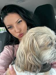 Ich habe 3 Hunde würdest du mich trotzdem Daten ?🫣💋