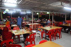 Biras pc ada juga sebut dua tiga tempat mee bandung sedap sis.biras pc memang orang pontian.terliur la pulak.nantilah balik kampung nak ajak biras pc pegi. Aziz Mee Pak Ngah Mee Udang Sg Dua Butterworth