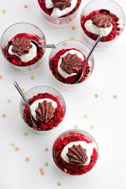 Himbeerdessert Mit Barentatzen Rezept Lebensmittel Essen Coole Desserts Dessert