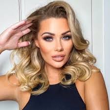 Melissa Davie's Instagram, Twitter & Facebook