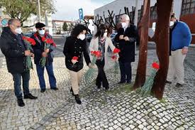 The procession took two hours to cover 1300 meters. Grandola Recorda Zeca Afonso 34 Anos Depois Da Sua Morte Cultura Correio Da Manha
