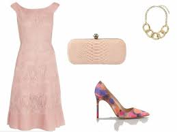 Si te has decidido por un dress en rosa suave para llevar de día, has de saber que el ¿cuántas veces has ido como invitada a una boda? Complementos Ideales Para Un Vestido Rosa Palo Ideas A La Moda