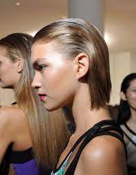 Coiffure Cheveux Mouilles Plaques En Arriere Cheveux Coiffure Cheveux Courts