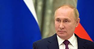 Russia's Putin tells Germany's Scholz that Western line on Ukraine is  'destructive' - Kremlin | Reuters