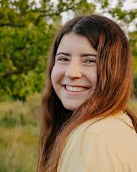 currently missing summer walks, home in general, and @elizabethann__ + her  wonderful, contagious laughter 🤍 hope everyone is hanging in there this  finals season, I'm rooting for you !! (and see you