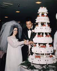 Our cheap wedding cakes online are all handmade by our professionals and beautifully designed so you can be sure you get the best service for your special day. How Wedding Cakes Have Changed Over 100 Years 100 Years Of Wedding Cake Trends
