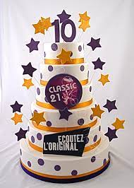 Pourquoi toujours préparer des gâteaux monumentaux ? Gateau De Fete Original Et Personnalise Avec Logo Pour Societe