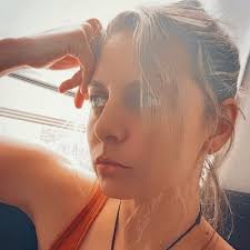 Emily Blanche (@_emblanche)