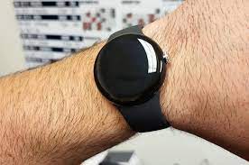 Google Pixel Watch am Handgelenk ...