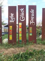 Gartenstelen Aus Edelrost Mit Handgemachtem Fusingglas Farben Konnen Individuell Gestaltet Und Ausgewahlt Werden Hohe Der Edelrost Edelrost Deko Gartenstelen
