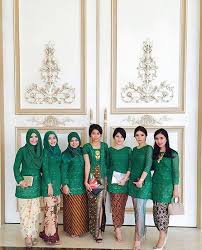 Enaknya menjadi tulang punggung keluarga. Kalau Tema Keluarga Pakai Kebaya Dengan Pesona Pengantin Facebook