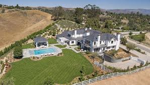 Zillow Has 28 Homes For Sale In Hidden Hills Ca View Listing Photos Review Sales History And Use Our Detailed Real Estate Jenner House Old Mansions Mansions