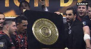 The bouclier de brennus, or brennus shield in english, is a trophy awarded to the winners of the french rugby union domestic league.the shield was not bouclier de brennus — pour les articles homonymes, voir brennus. A4 Kaaw8wkxqhm
