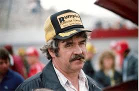 This picture speaks volumes! A mega team versus an independent driver.