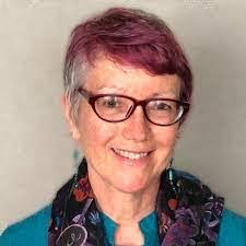 Carol Bettencourt's Instagram, Twitter & Facebook