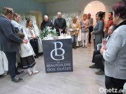 Neustadt an der waldnaab (amtlich: Melanie Und Alexander Korsche Eroffnen Laden Brautmode Mit Kleinen Macken Onetz