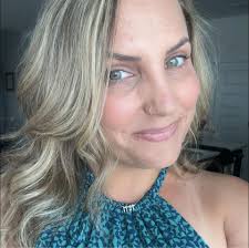 Looking for new hairdresser. Tgat can do awesome blond highlights.