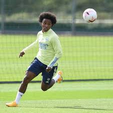 Willian will have to wait at least another year before thinking about another premier league title as arsenal finished in eighth place and 25 points behind champions manchester city. Willian Absent As He S Not Fit To Play