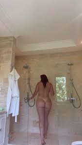 Juicyjennajane shower squirt