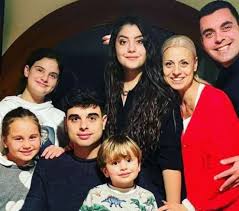 Cristiana ciacci è nata nel 1974 ed è il frutto dell'amore fra il cantante e attore sammarinese, little tony e della sua prima moglie giuliana brugnoli. Dzw7 3hbrdfgrm