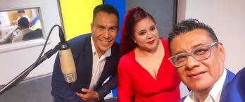 Buenas noches amigos Los saludan sus amigos Eliud García 🎤 Vanessa  Santiago 🎤 Gabriel Quero 🎸 @fans destacados Repórtense nuestros amigos y  paisanos que se encuentran en la Unión americana ⬇️