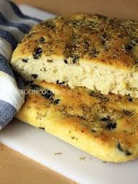 Focaccia Aux Olives Romarin Et Origan Recette Recette Focaccia Recettes De Cuisine