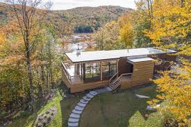 We have 9 cozy lakefront / waterfront cottages for rent in the quebec laurentians. 11 Cabins Near Montreal For The Perfect Romantic Getaway In Fall Narcity