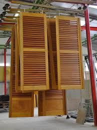Volets Battants Bois Exotique Cadre Persienne Lames A La Francaise Usine Volets Thiebaut Volet Battant Bois Persienne Bois Volet Battant