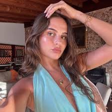 Evie Clark (@lovevie) • Instagram photos and videos