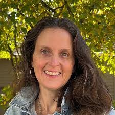 Jennifer Hand's Instagram, Twitter & Facebook