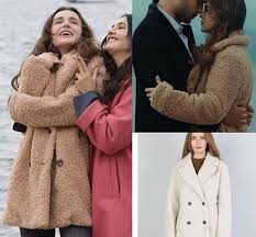 Yaz aylarının en çok tercih edilen kıyafetleri arasında ince kumaştan yapılmış hafif ve rahat rahat ve şık modellerin yanı sıra etnik, otantik, sıra dışı seçenekler ve son derece şık abiyeler de yer alıyor. Son Yaz Dizi Kiyafetleri Markalari Fiyatlari Dizicenter