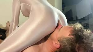 Facesitting Oh My God She Cant Stop Pissing and Squirting in His Face