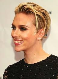 Pixie Kisa Islak Sac Modeli Sac Renkleri Sac Scarlett Johansson