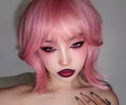 Simone Vardakis's Instagram, Twitter & Facebook